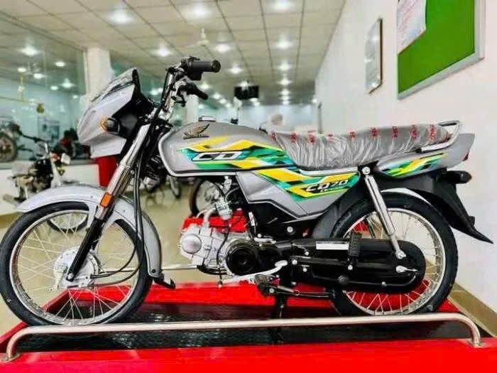 Ngắm xe máy 70 cc cổ điển của Honda, giá chỉ 13,9 triệu đồng