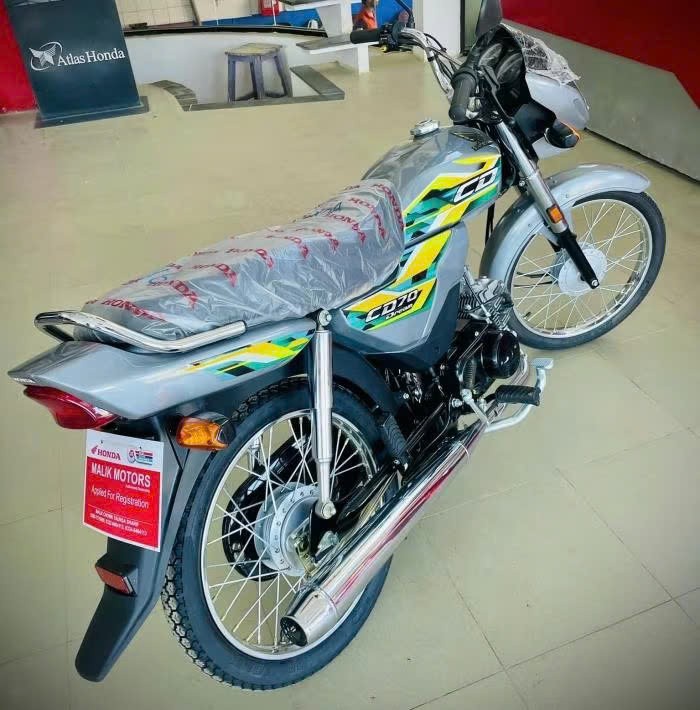 Ngắm xe máy 70 cc cổ điển của Honda, giá chỉ 13,9 triệu đồng