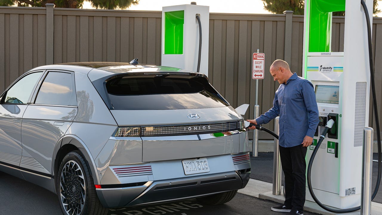 Chính thức: BYD vượt Tesla về lượng xe điện bán ra trên quy mô toàn cầu