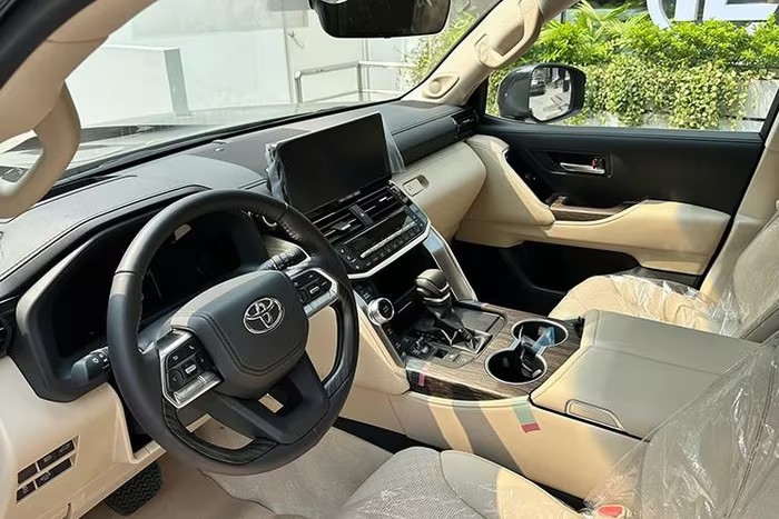 Toyota Land Cruiser LC300 2025, chiếc SUV gần 4,6 tỷ đồng có gì mới? Toyota Land Cruiser LC300 2025 về Việt Nam