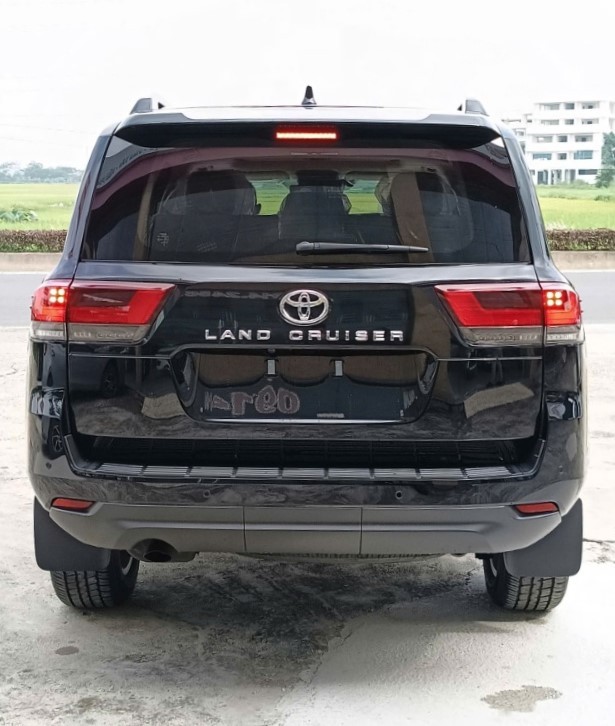 Toyota Land Cruiser LC300 2025, chiếc SUV gần 4,6 tỷ đồng có gì mới?