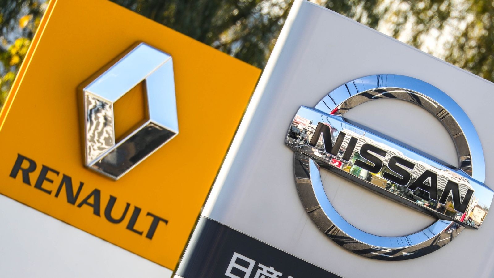 Nissan bán bớt cổ phần Renault, thu về 640 triệu USD để tái đầu tư xe mới