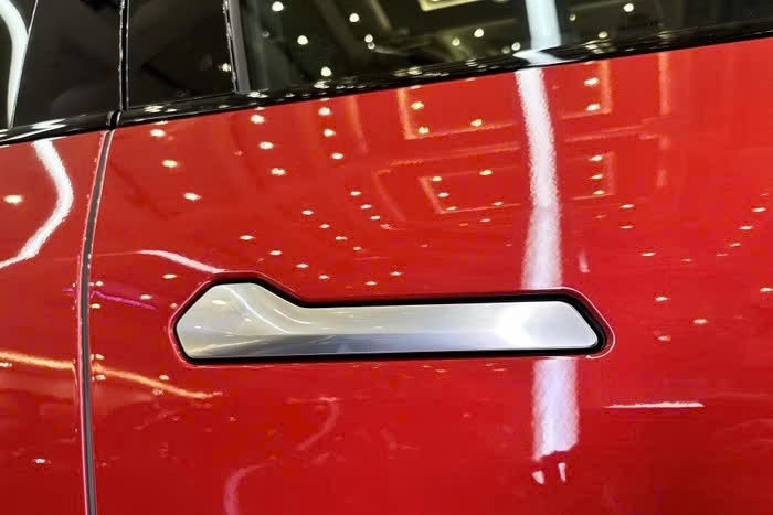 Tay nắm cửa ô tô dạng ẩn: Lợi bất cập hại