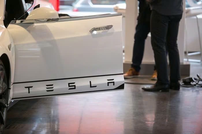 Tay nắm cửa ô tô dạng ẩn: Lợi bất cập hại Tay nắm cửa ô tô dạng ẩn: Lợi bất cập hại