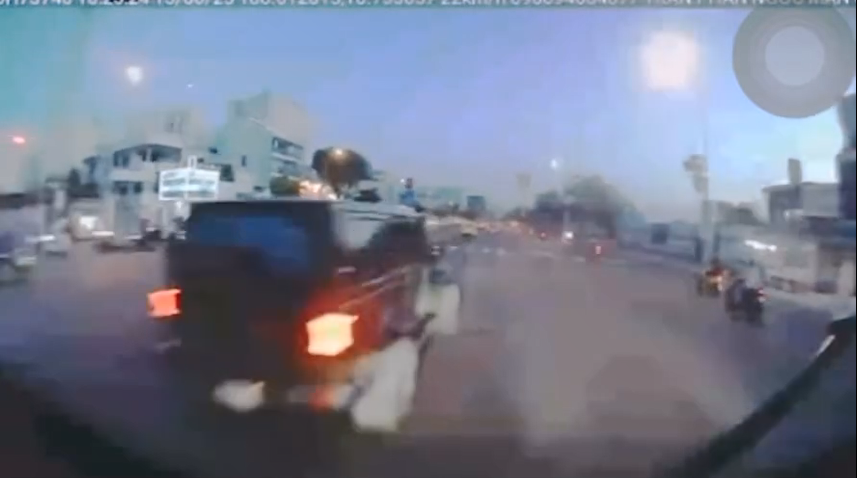 Camera toàn cảnh vụ tai nạn thảm khốc xe Jeep Wrangler tông chết người tại TP. HCM