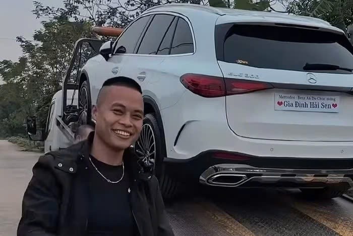Hải Sen tự tin đăng clip khoe chỉ cần "đá gót chân" là tậu được Lexus