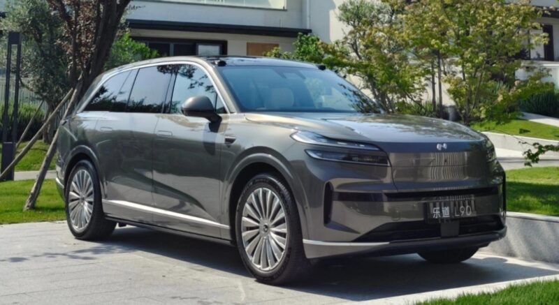 SUV điện cỡ lớn Onvo L90 giá dưới một tỷ đồng hé lộ hình ảnh phiên bản sản xuất Onvo L90 là một mẫu SUV điện cỡ lớn, có tùy chọn ghế ngồi cho 6 hoặc 7 người