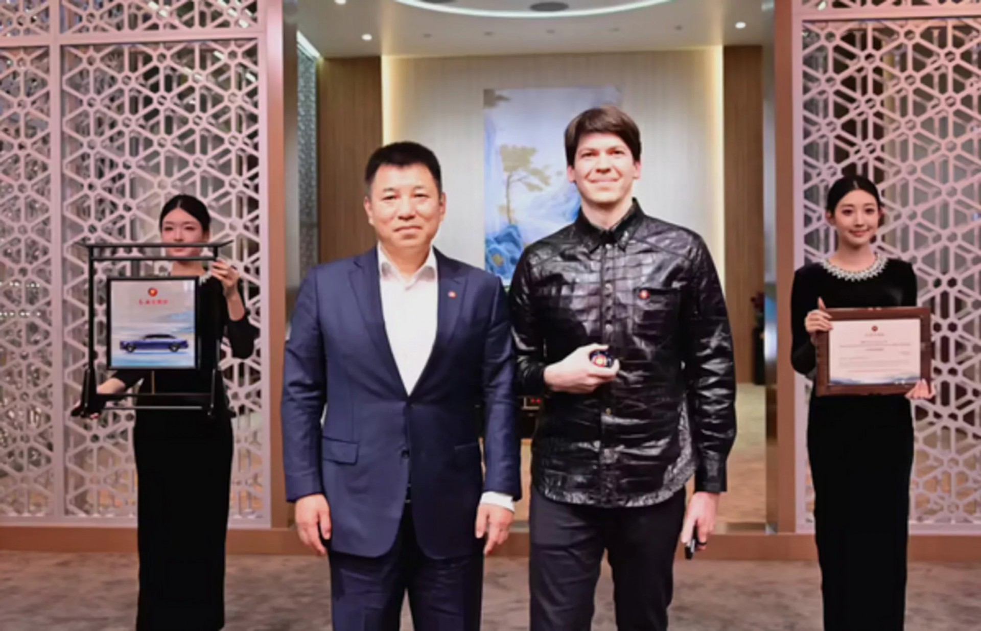 Chiếc xe Hồng Kỳ đặc biệt