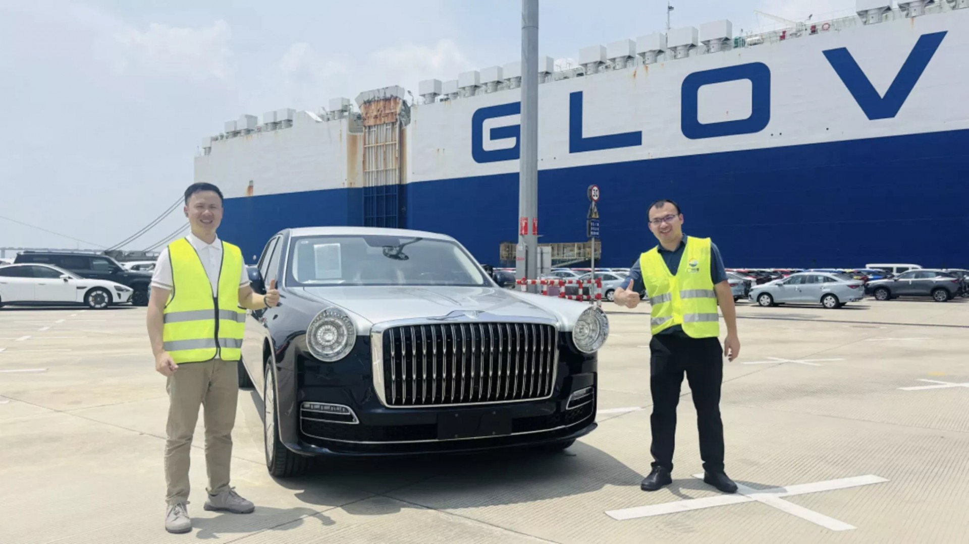 Chiếc xe Hồng Kỳ đặc biệt này vừa được xuất khẩu với giá kỷ lục gần 40 tỷ đồng