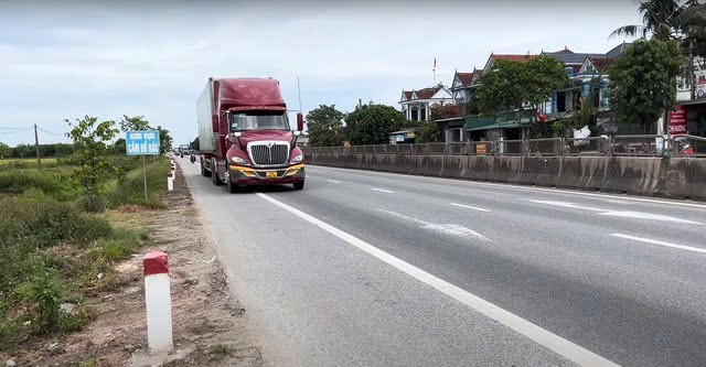 Nữ tài xế 5 năm lái xe đầu kéo, chinh phục hàng nghìn km từ Bắc vào Nam