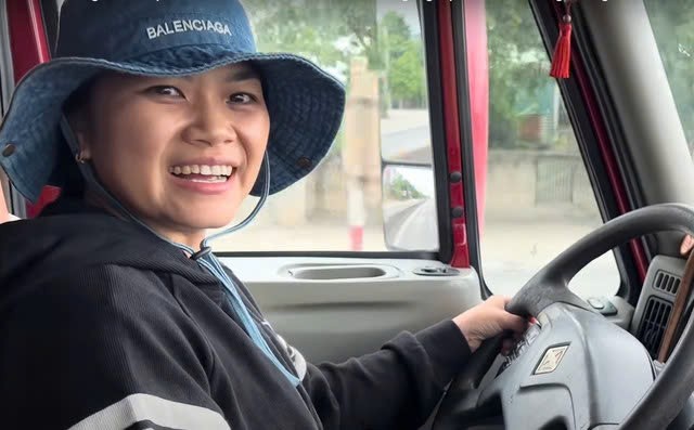 Nữ tài xế lái xe đầu kéo, 5 năm chinh phục hàng nghìn cây số từ Bắc vào Nam