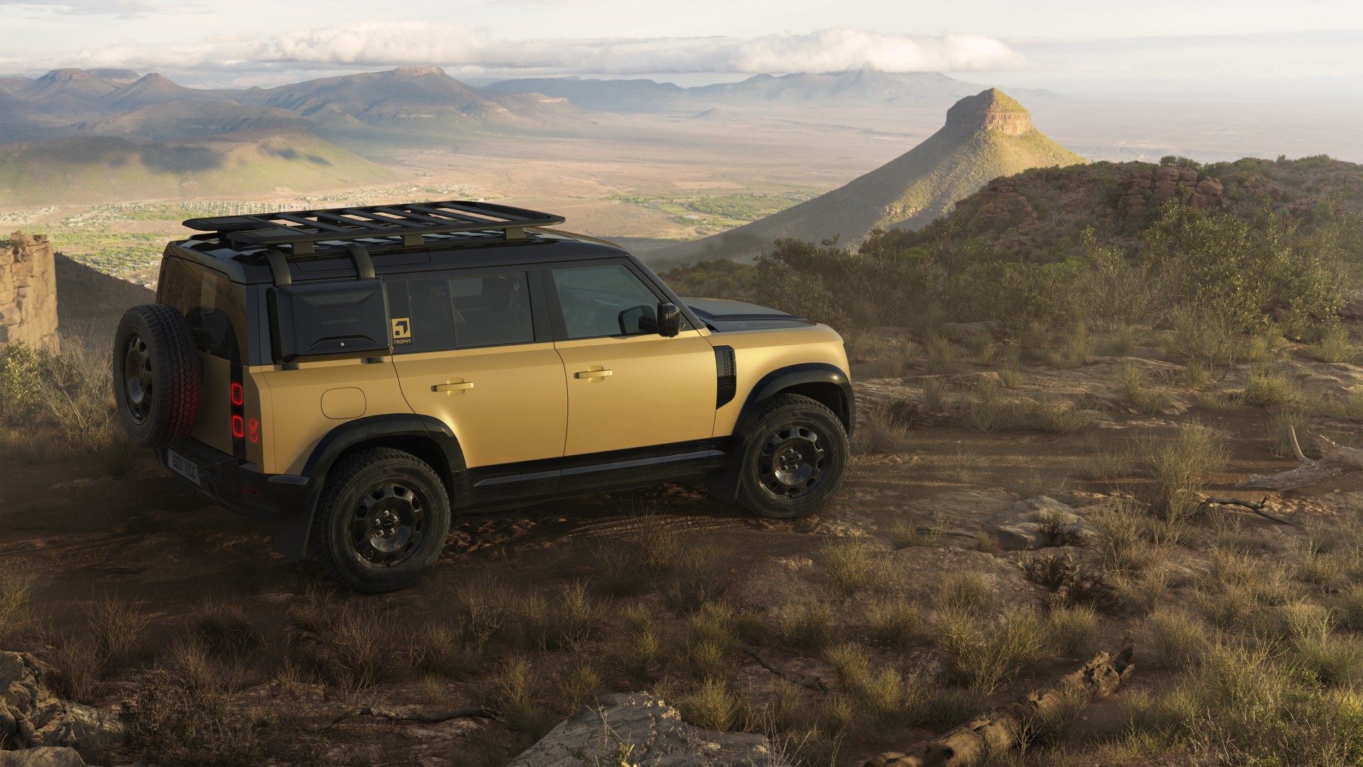 Land Rover Defender Trophy 2025: Mẫu SUV mang DNA off-road nguyên bản