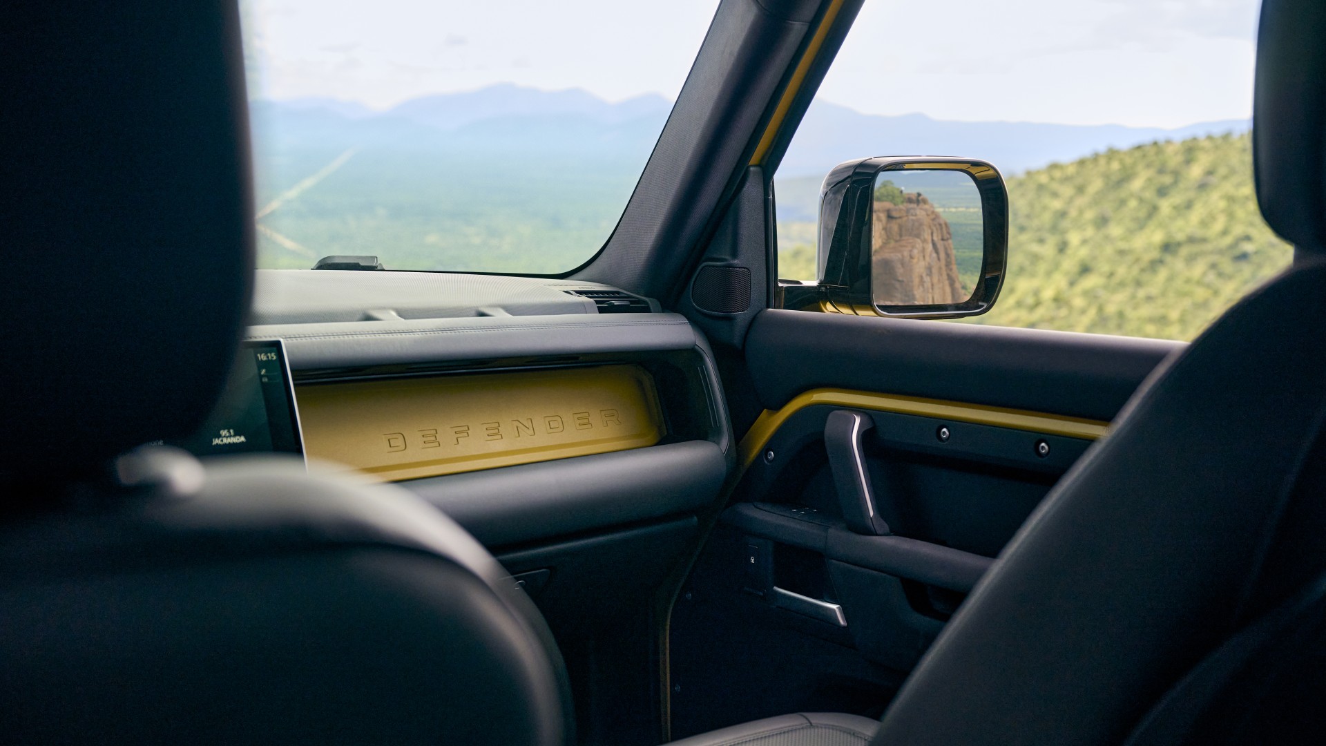 Land Rover Defender Trophy 2025: Mẫu SUV mang DNA off-road nguyên bản