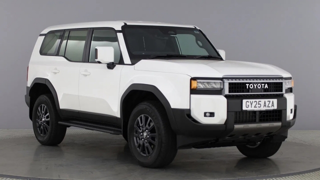 Toyota Land Cruiser ra mắt bản hai chỗ: Xe van thương mại đậm chất SUV off-road