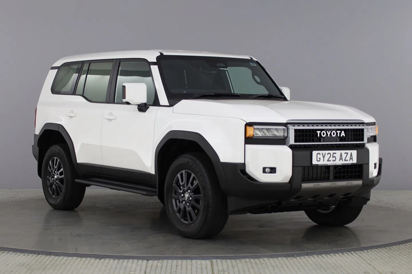 Toyota Land Cruiser ra mắt bản hai chỗ: Xe van thương mại đậm chất SUV off-road