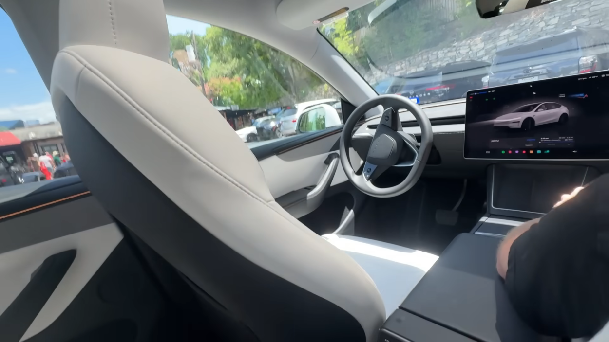 Xe taxi không người lái Tesla thử nghiệm ngoài đường phố, nhận khen ngợi ban đầu