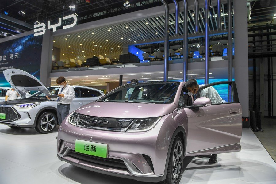 BYD giảm tốc độ sản xuất và tạm ngừng kế hoạch mở rộng nhà máy