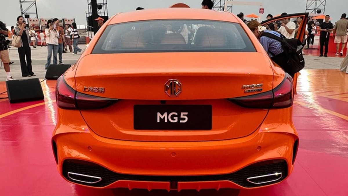 MG5 2026 ra mắt, tích hợp AI, giá quy đổi chỉ từ 218 triệu đồng
