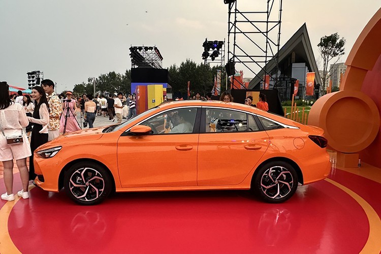 MG5 2026 ra mắt, tích hợp AI, giá quy đổi chỉ từ 218 triệu đồng