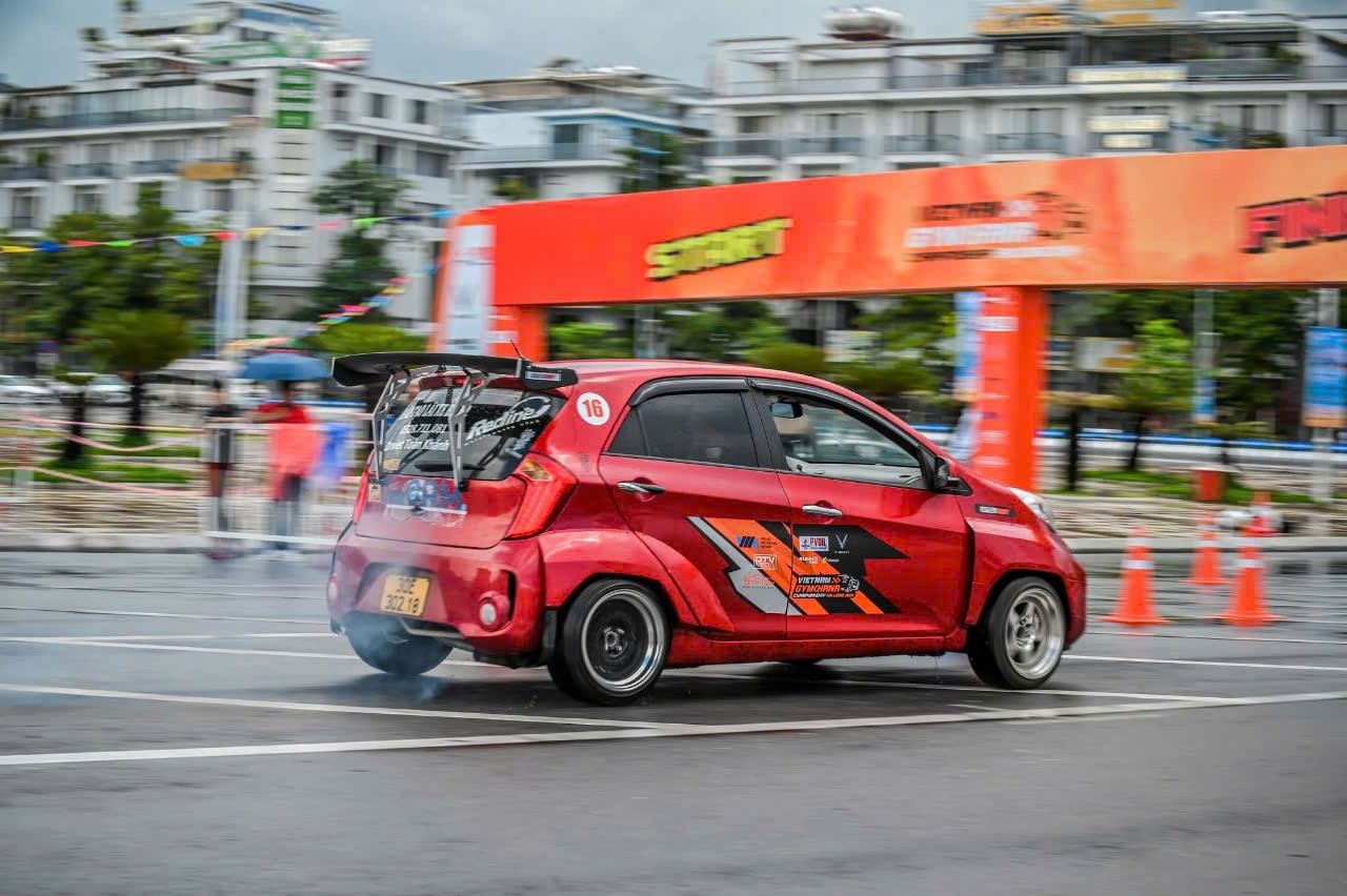 VĐV Nguyễn Văn Việt: Hành trình bền bỉ để chạm tới vạch đích Gymkhana VĐV Nguyễn Văn Việt: Hành trình bền bỉ để chạm tới vạch đích Gymkhana