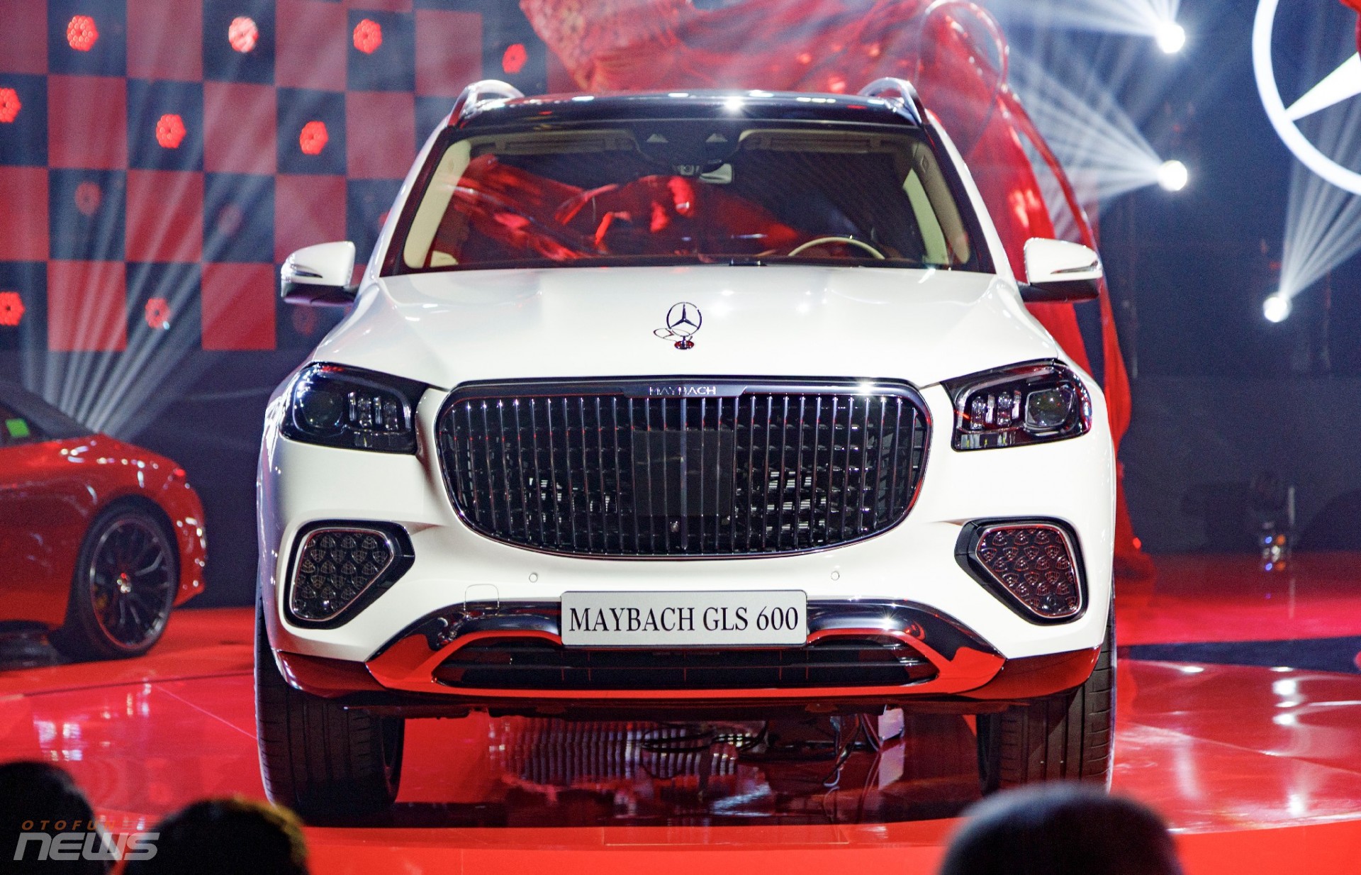 Mercedes-Benz GLS 450 và Maybach GLS 600 phiên bản nâng cấp 2025 ra mắt