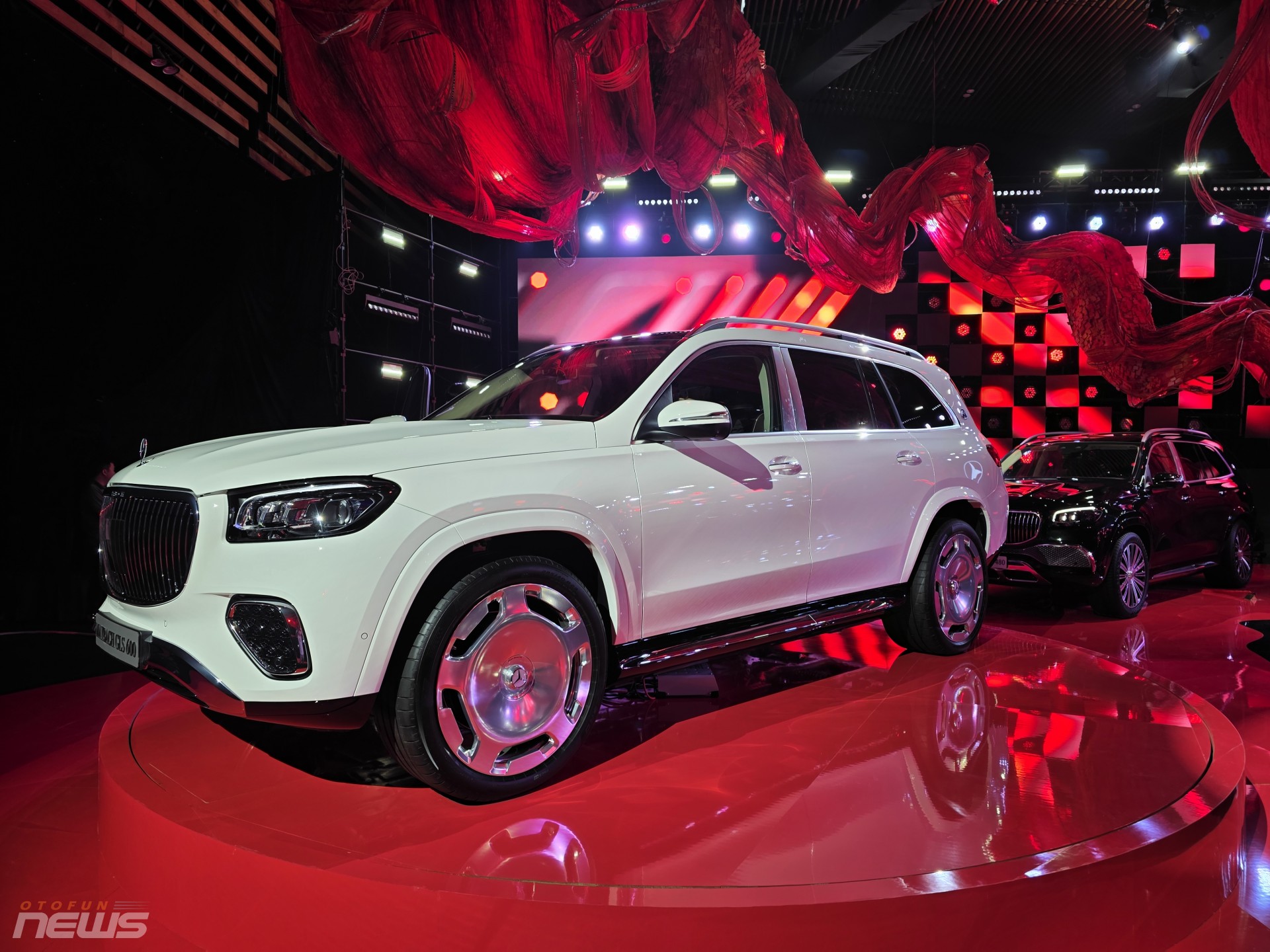 Mercedes-Benz GLS 450 và Maybach GLS 600 phiên bản nâng cấp 2025 ra mắt
