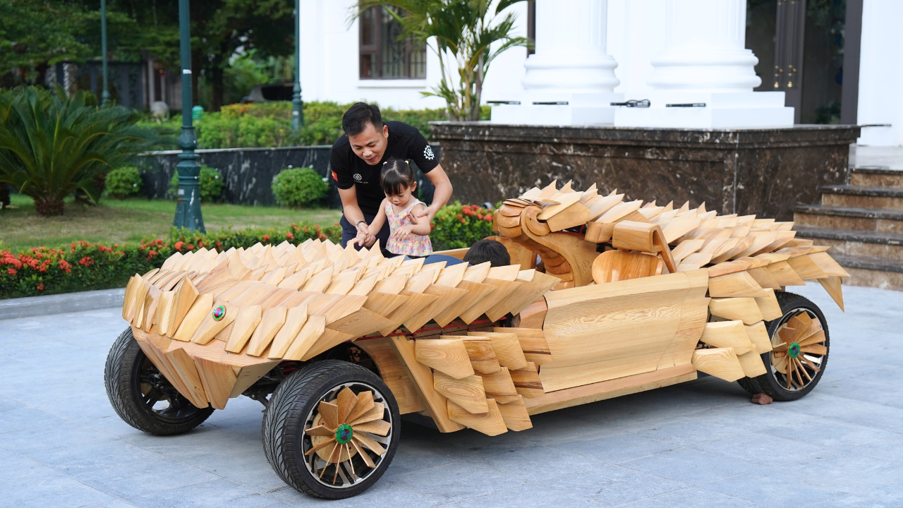 ND Woodart mang dàn xe gỗ 'có một không hai' đến Fun Wheels Festival Hạ Long 2025