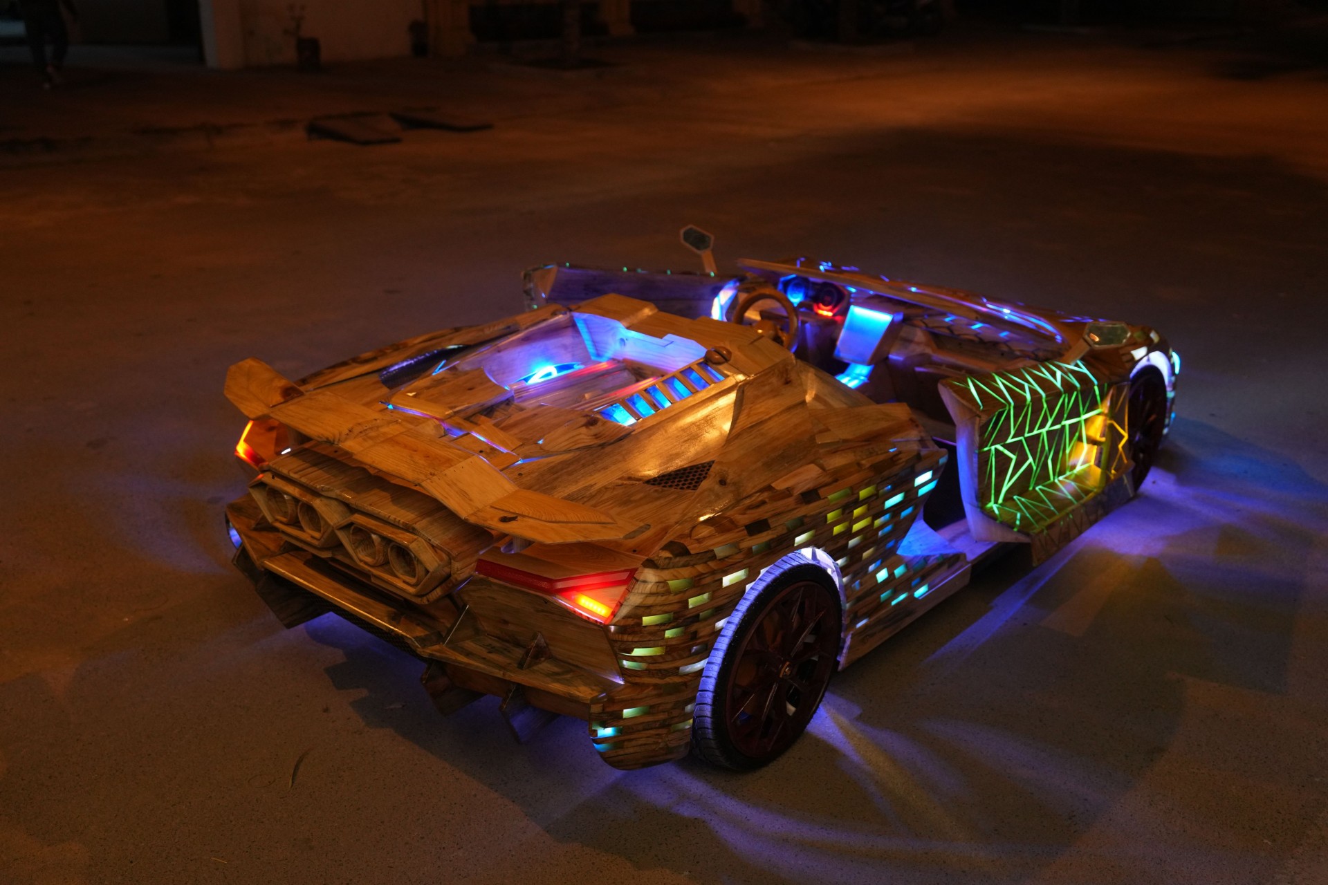 ND Woodart mang dàn xe gỗ 'có một không hai' đến Fun Wheels Festival Hạ Long 2025