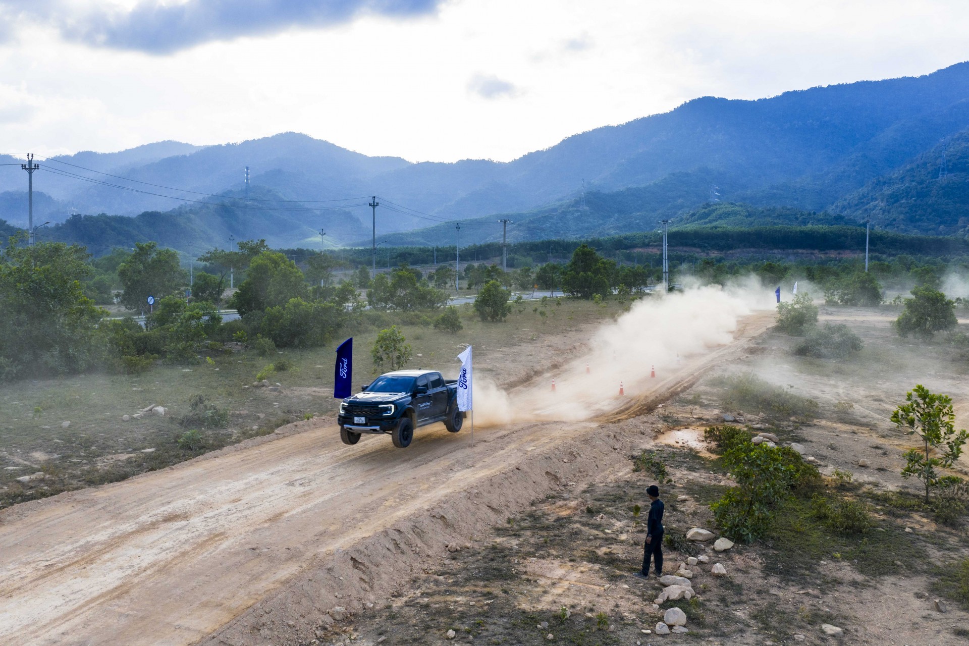 Ford Ranger Raptor: Bán tải hiệu năng cao, khẳng định chất riêng
