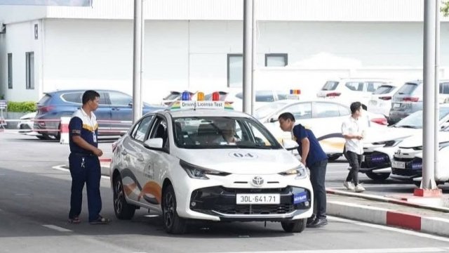 Hình ảnh buổi đầu tổ chức trở lại kỳ thi sát hạch và cấp bằng lái xe hạng B tại Sài Đồng, Long Biên