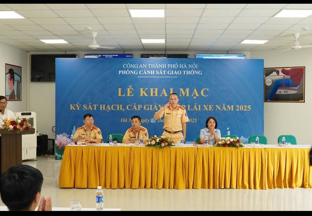 Hình ảnh buổi đầu tổ chức trở lại kỳ thi sát hạch và cấp bằng lái xe hạng B tại Sài Đồng, Long Biên