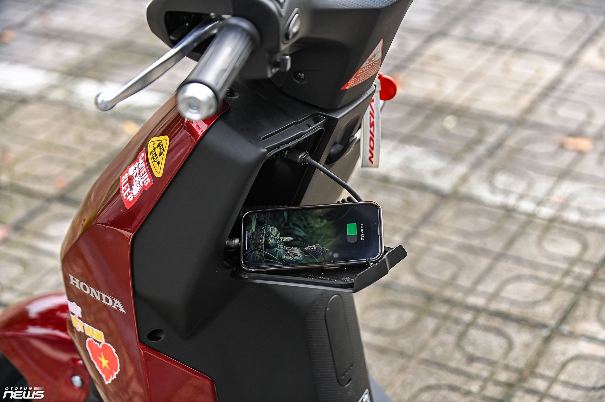 Honda ICON e:, chiếc xe máy điện lý tưởng cho học sinh và hội chị em văn phòng