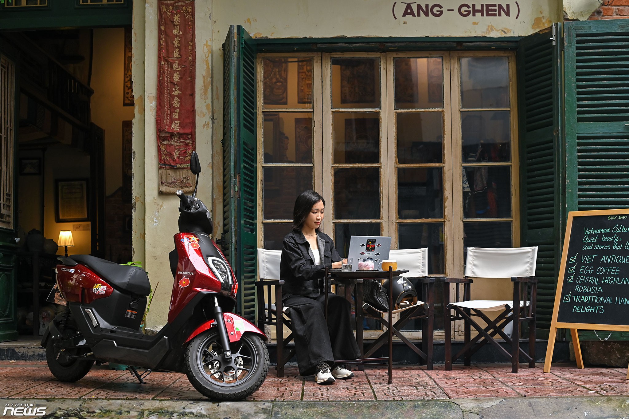 Honda ICON e:, chiếc xe máy điện lý tưởng cho học sinh và hội chị em văn phòng