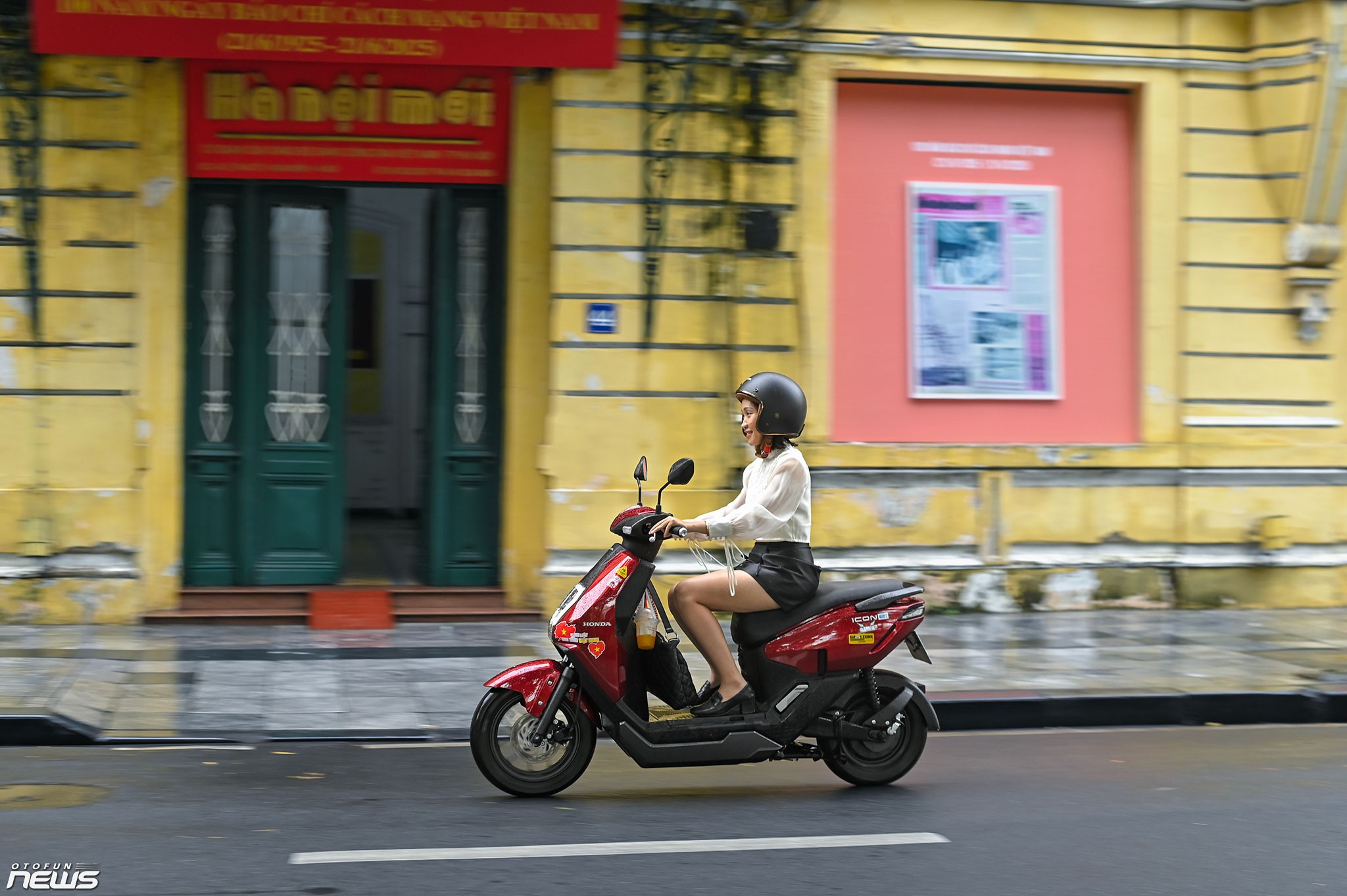 ICON e: “cân” mọi phong cách, từ style năng động học sinh đến style công sở thanh lịch.