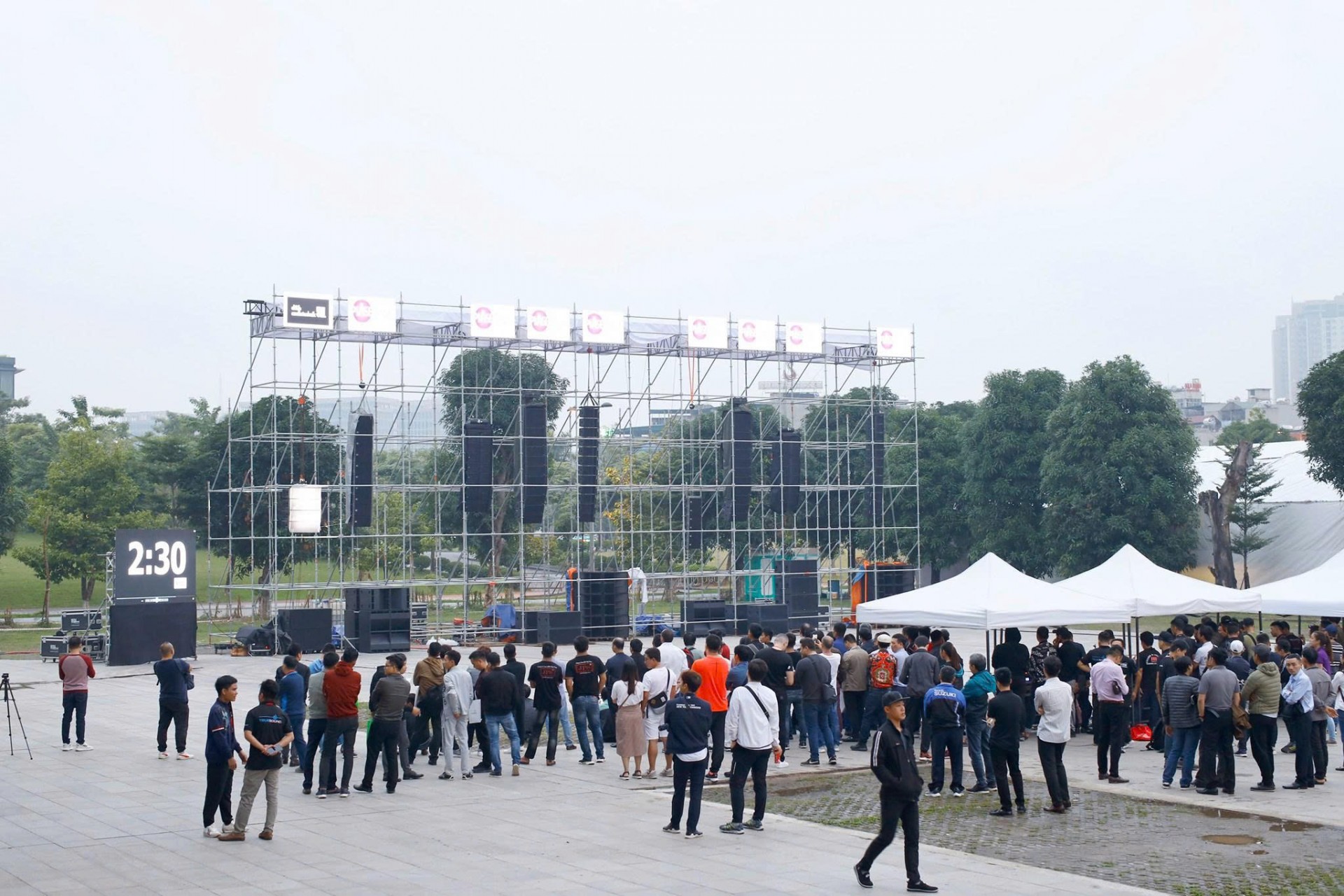 Trình diễn âm thanh tiền tỷ và hệ thống line array 