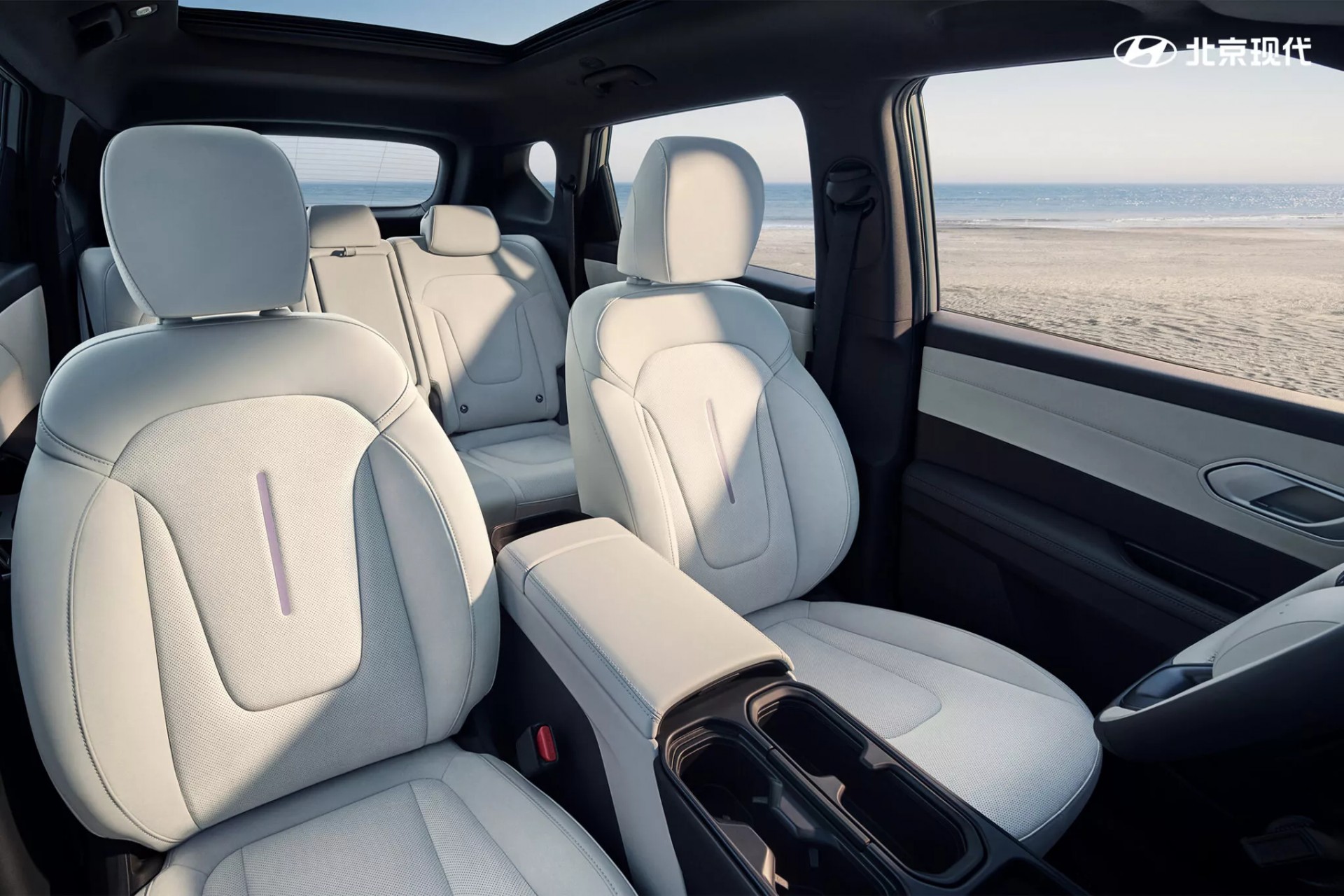 SUV điện Hyundai Elexio hé lộ hình ảnh ngoại thất và nội thất, gồm màn hình lớn 27 inch