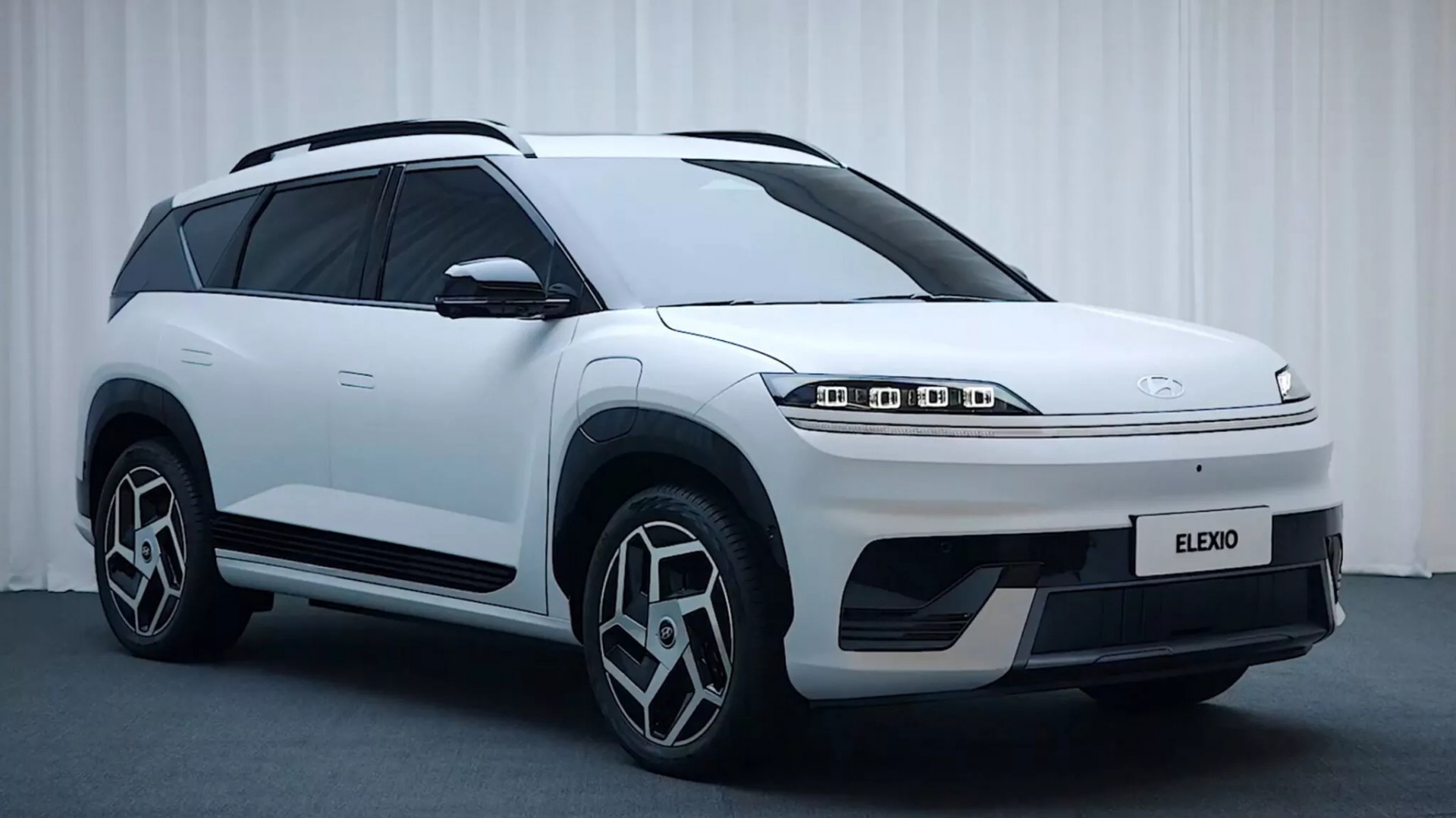 SUV điện Hyundai Elexio hé lộ hình ảnh ngoại thất và nội thất, gồm màn hình lớn 27 inch