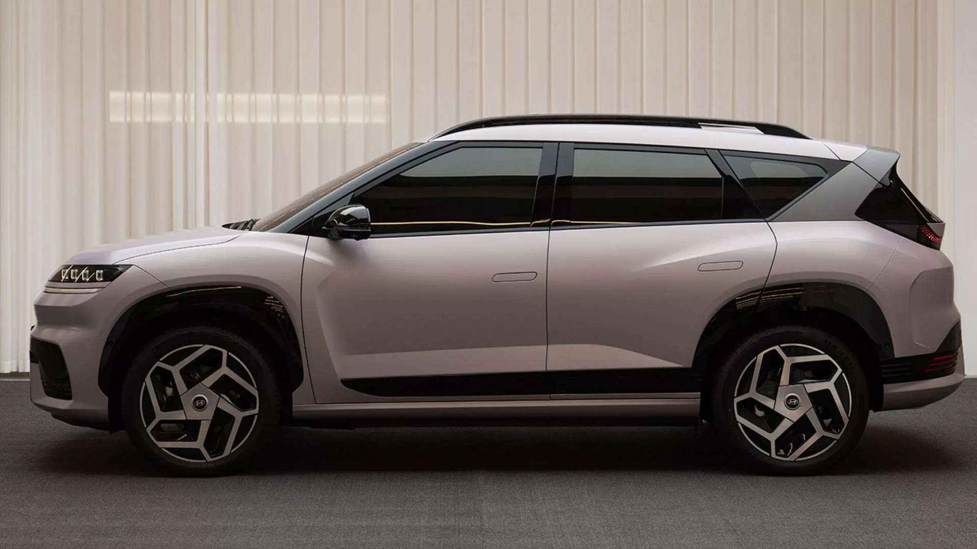 SUV điện Hyundai Elexio hé lộ hình ảnh ngoại thất và nội thất, gồm màn hình lớn 27 inch