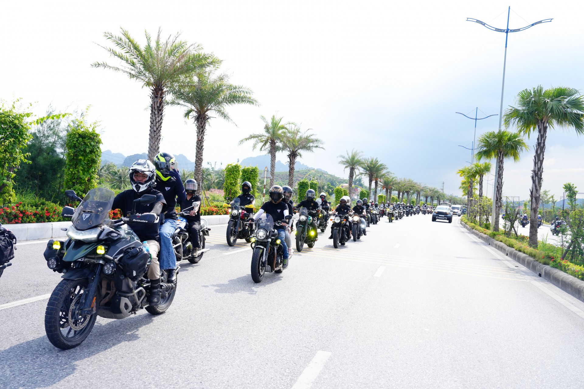 Đoàn diễu hành mô tô phân khối lớn đổ bộ Lễ hội Xe - Fun Wheels Festival Hạ Long 2025