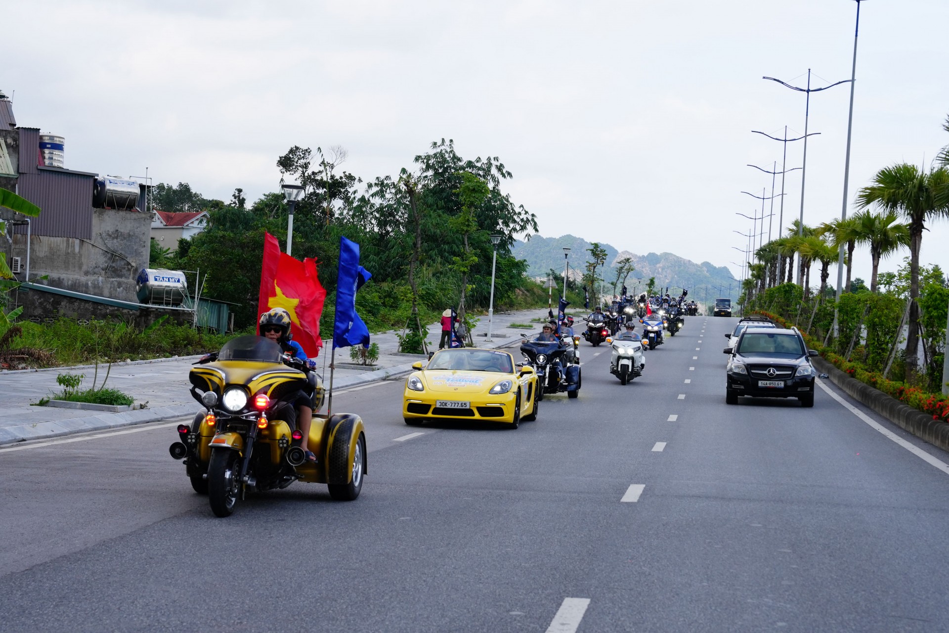 Đoàn diễu hành mô tô phân khối lớn đổ bộ Lễ hội Xe - Fun Wheels Festival Hạ Long 2025