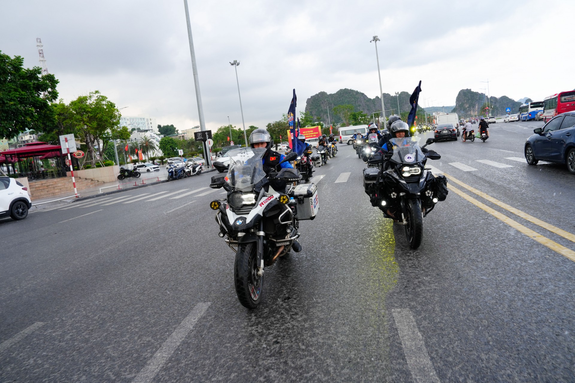 Đoàn diễu hành mô tô phân khối lớn đổ bộ Lễ hội Xe - Fun Wheels Festival Hạ Long 2025