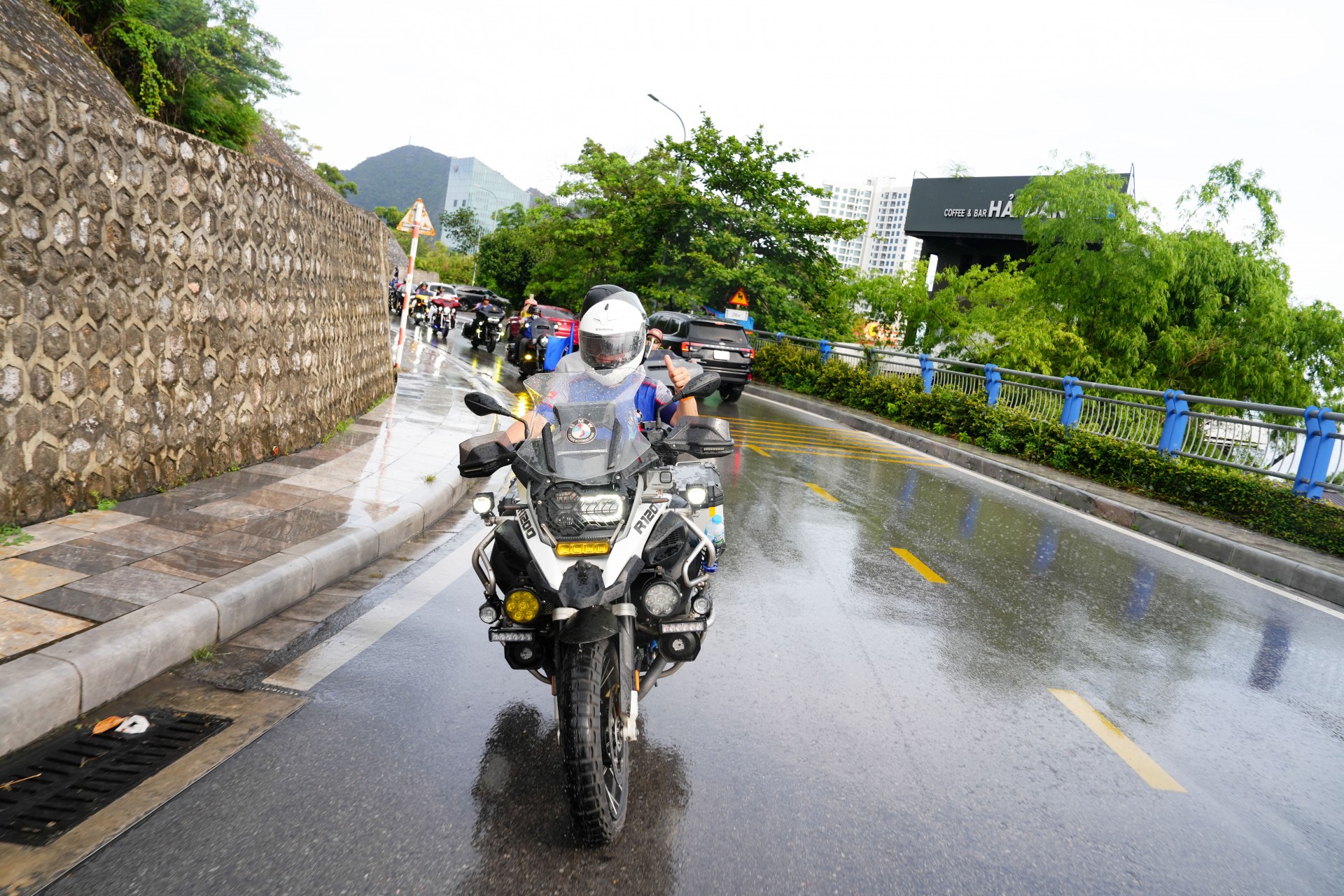 Đoàn diễu hành mô tô phân khối lớn đổ bộ Lễ hội Xe - Fun Wheels Festival Hạ Long 2025