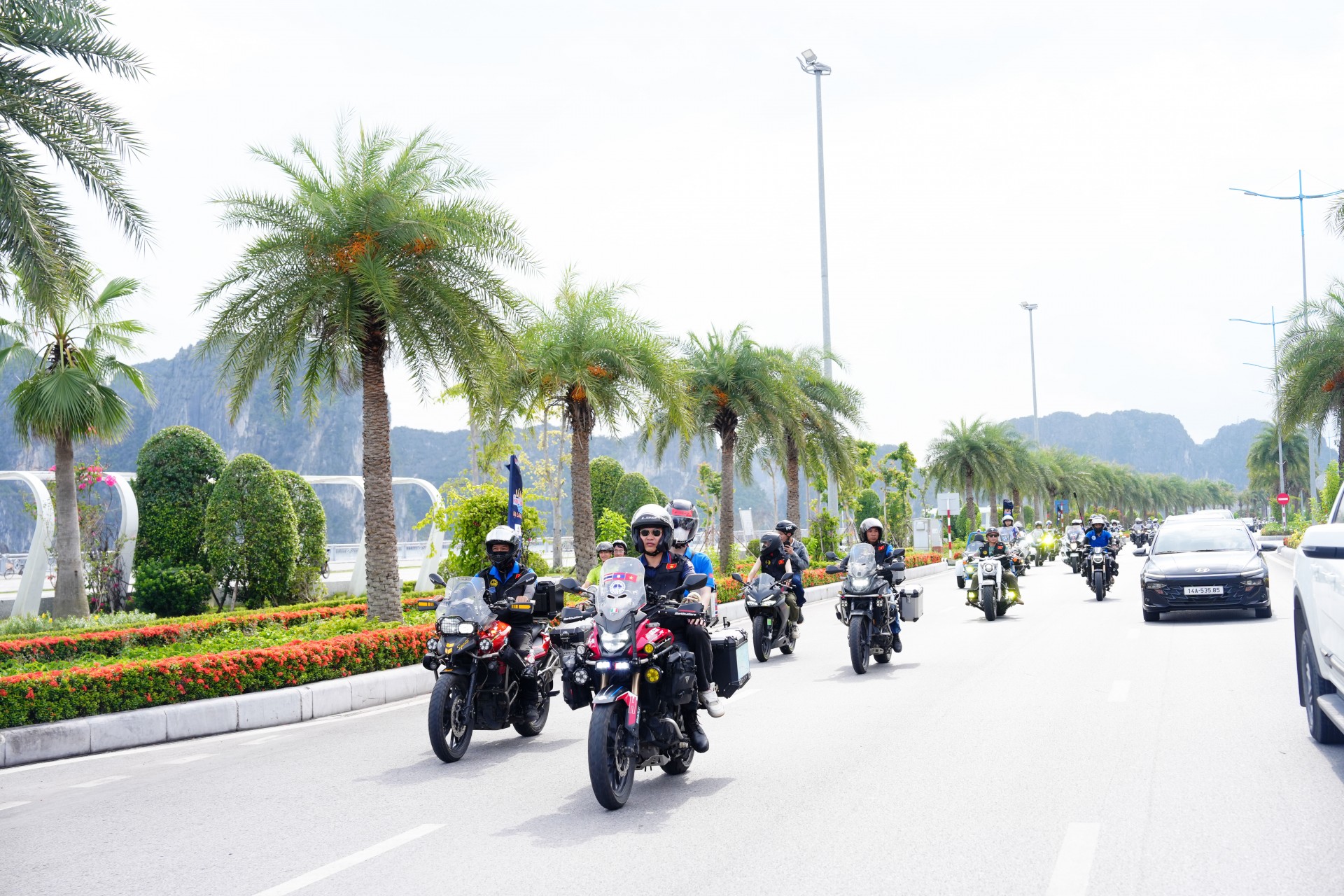 Những “chiến mã” nổi bật trong đoàn Diễu hành mô tô phân khối lớn tại FWF Hạ Long 2025