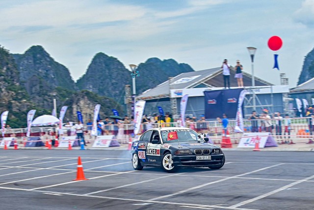 Drift mở màn Lễ hội Xe - Fun Wheels Festival Hạ Long 2025, bùng cháy và đầy cảm xúc