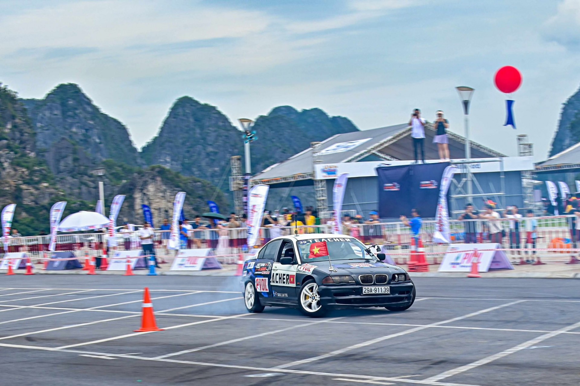 Drift mở màn Lễ hội Xe - Fun Wheels Festival Hạ Long 2025, bùng cháy và đầy cảm xúc