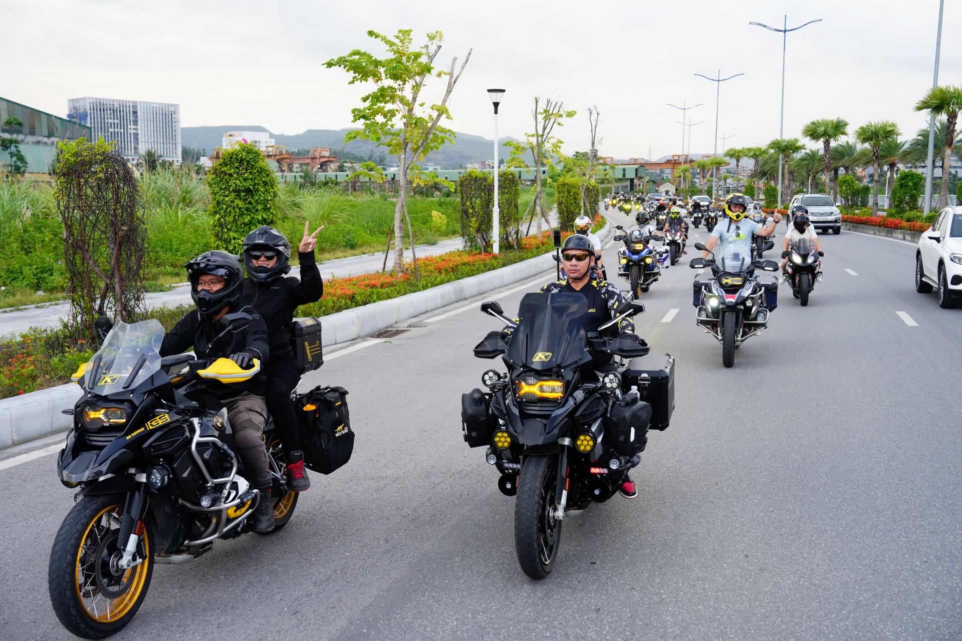 Đoàn diễu hành mô tô phân khối lớn đổ bộ Lễ hội Xe - Fun Wheels Festival Hạ Long 2025