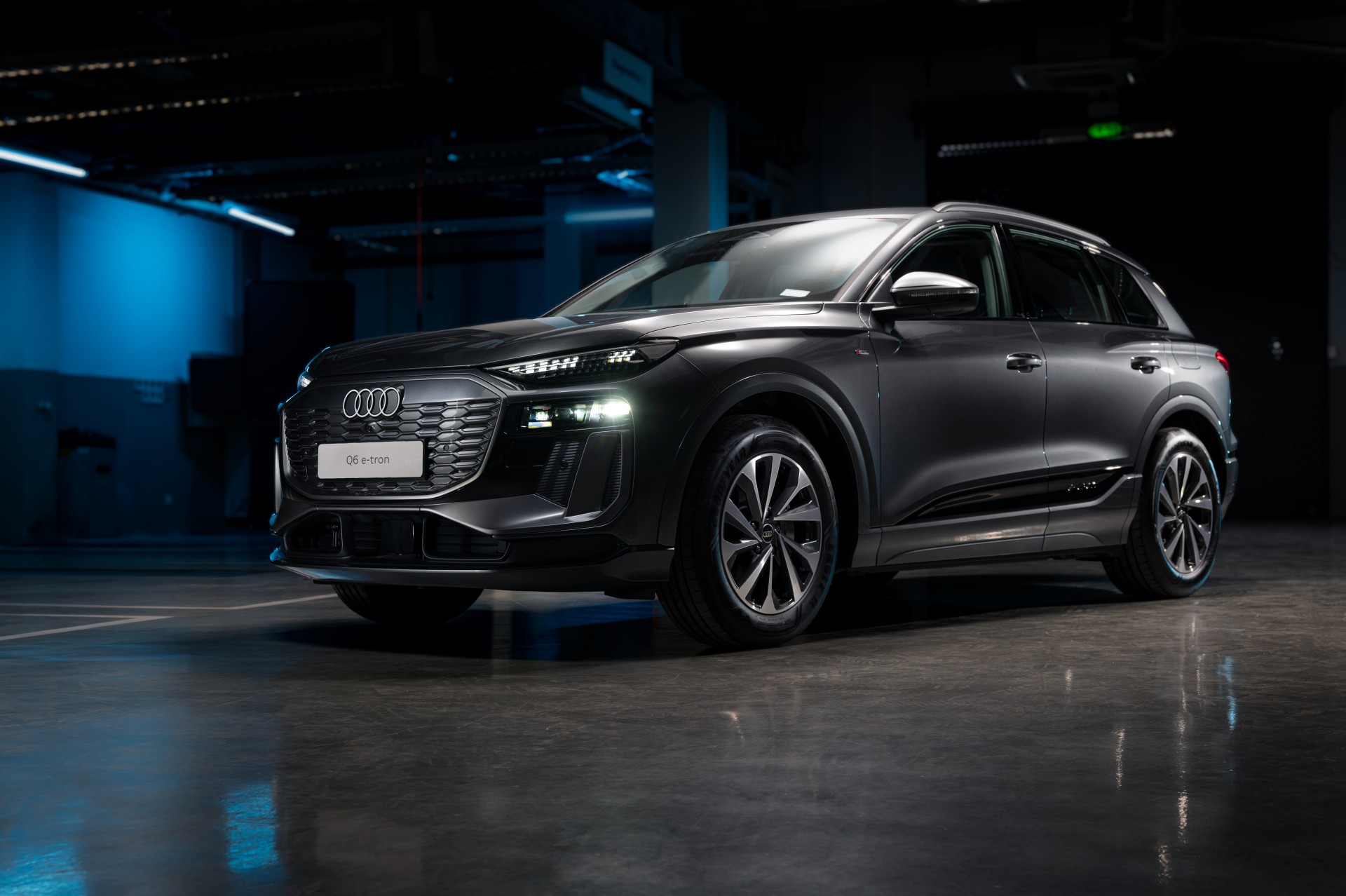 Audi A5 thế hệ mới và SUV điện Audi Q6 e-tron ra mắt thị trường Việt Nam