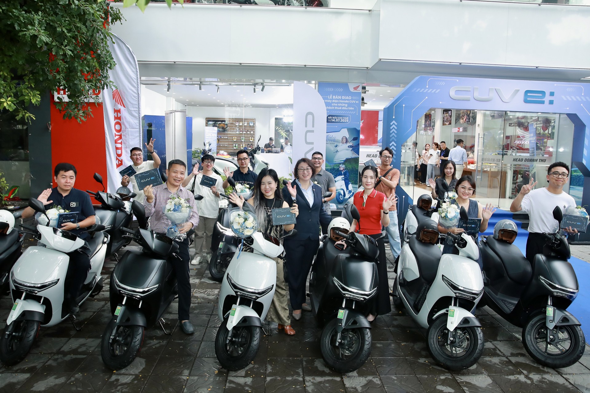 Bắt đầu cho khách hàng thuê xe máy điện Honda CUV e: