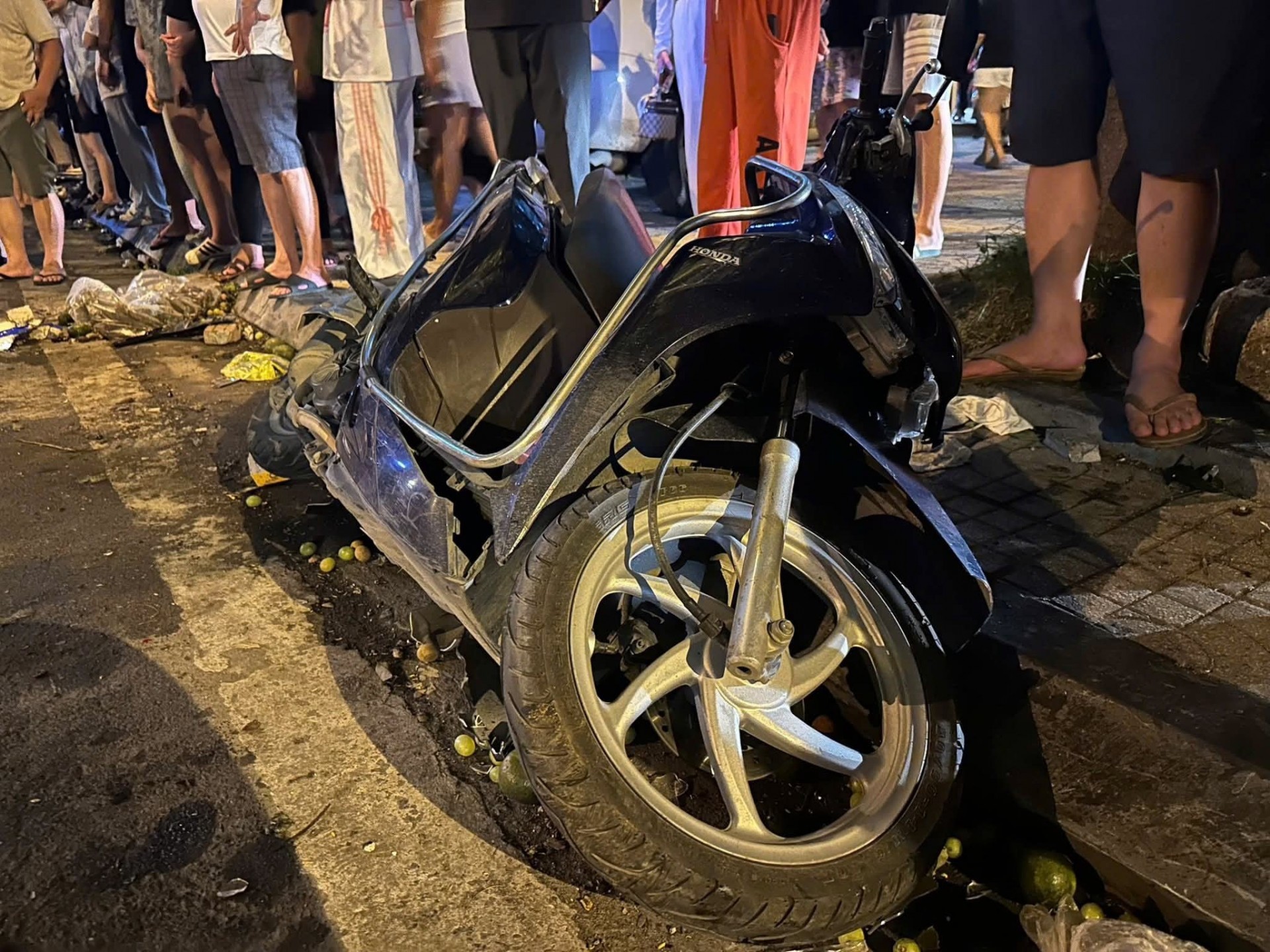 Ô tô tông liên hoàn xe tại Hà Nội, nồng độ cồn của tài xế gấp 2,2 lần mức kịch khung