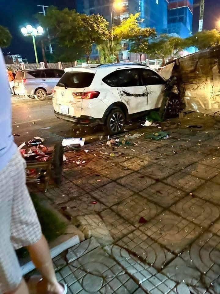 Ô tô tông liên hoàn xe tại Hà Nội, nồng độ cồn của tài xế gấp 2,2 lần mức kịch khung